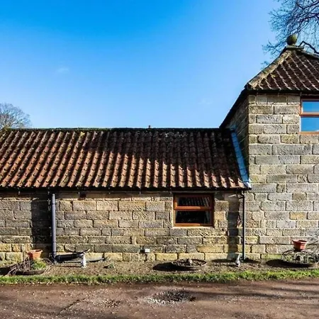 Nyaraló Sycamore Cottage, Falling Foss Waterfalls *